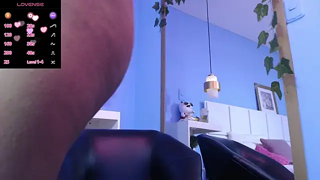 PenelopeBond online show from 10, 10, 2025