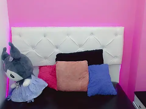 x daniiela x online show from 4, 11, 2025