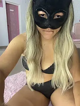 Snapshot of Valeriacris chatting on 3, 5, 2026 Valeriacris online show from 3, 5, 2026