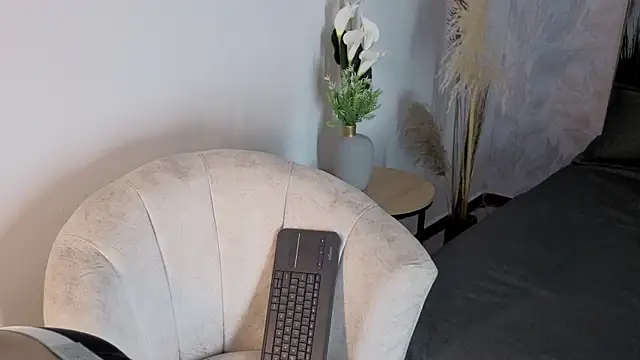 Snapshot of sarita_princess7 chatting on 15, 12, 2025 sarita princess7 online show from 15, 12, 2025