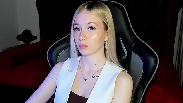 MiaGraces online show from 1, 12, 2025