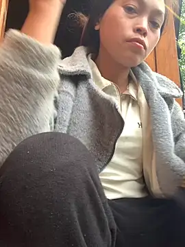 Halyy xx online show from 1, 11, 2025