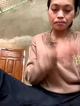 Halyy xx online show from 28, 10, 2025