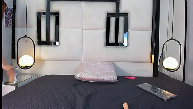 SerenaWild1 online show from 5, 11, 2025