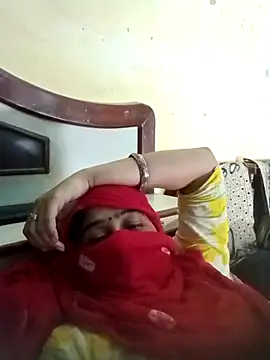 Cute-Charvii online show from 15, 4, 2026