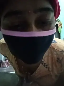 Cute-Charvii online show from 15, 5, 2026