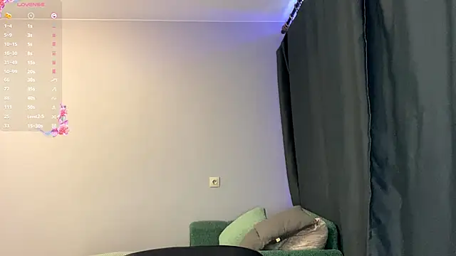 TanekaBoitel online show from 4, 10, 2025