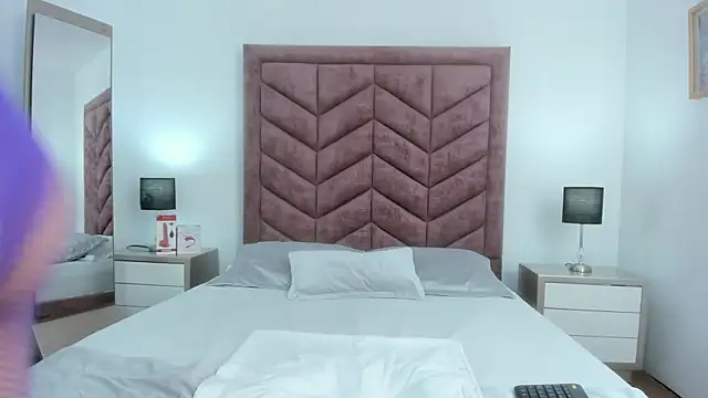 VanessaParis   online show from 3, 10, 2025