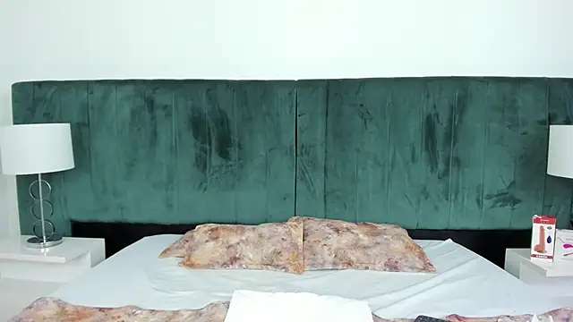 VanessaParis   online show from 28, 9, 2025