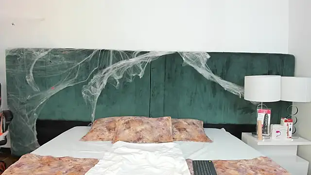 VanessaParis   online show from 19, 10, 2025