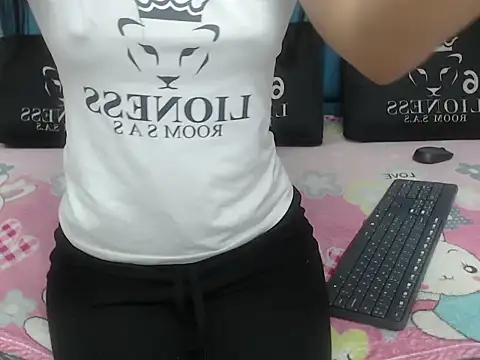 Lil Rose2006 online show from 23, 9, 2025