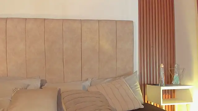 Lauraa saenz11 online show from 18, 11, 2025