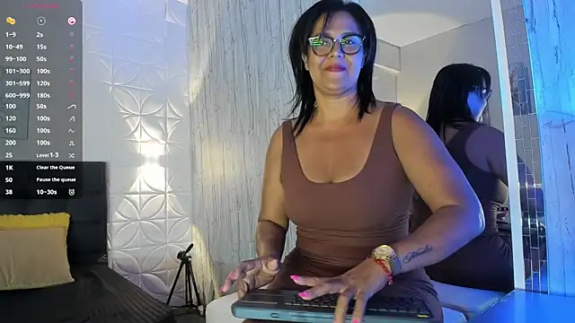 EmillyLim online show from 6, 10, 2025