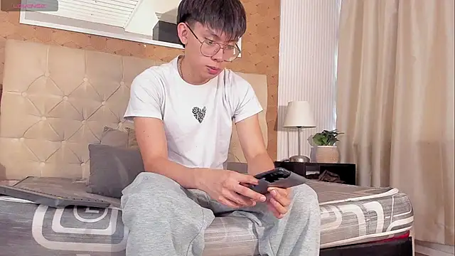 liam twiink online show from 4, 12, 2025