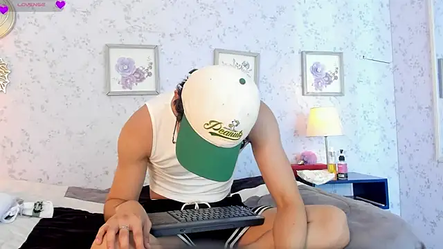 liam twiink online show from 7, 4, 2026