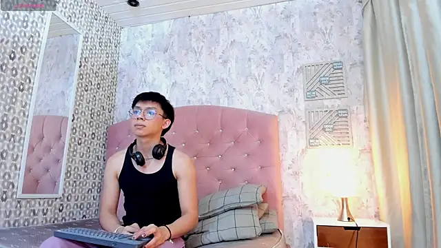 liam twiink online show from 11, 11, 2025