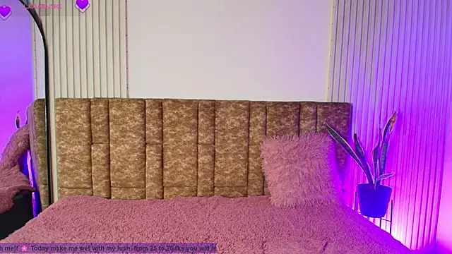 Snapshot of Missdionne_curly chatting on 2, 3, 2026 Missdionne curly online show from 2, 3, 2026