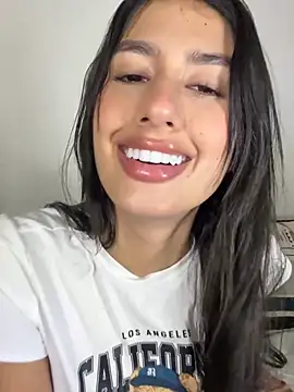 Snapshot of Julieta_Duque chatting on 24, 7, 2026 Julieta Duque online show from 24, 7, 2026
