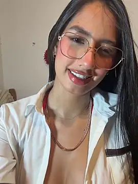 Julieta Duque online show from 4, 3, 2026