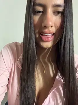 Snapshot of Julieta_Duque chatting on 17, 6, 2026 Julieta Duque online show from 17, 6, 2026