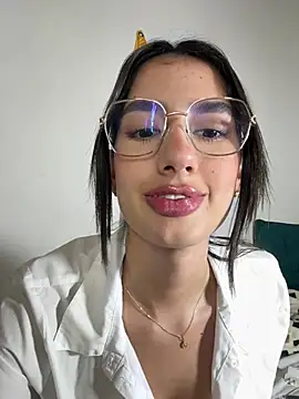 Snapshot of Julieta_Duque chatting on 13, 7, 2026 Julieta Duque online show from 13, 7, 2026