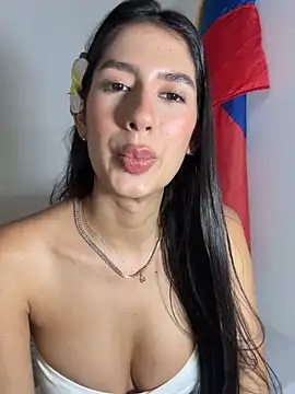 Snapshot of Julieta_Duque chatting on 2, 7, 2026 Julieta Duque online show from 2, 7, 2026
