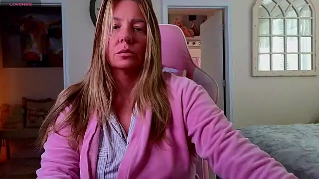 STIFFLERSMOMM online show from 25, 10, 2025