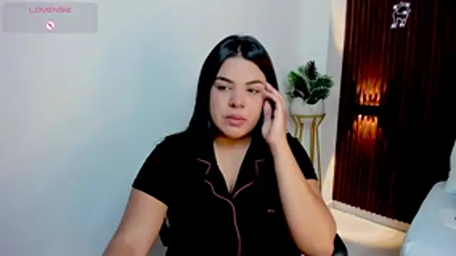 daniela crozee  online show from 28, 11, 2025