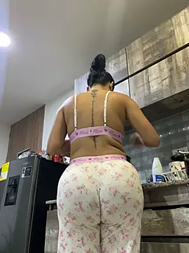 Snapshot of FOX_LATINA chatting on 12, 7, 2026 FOX LATINA online show from 12, 7, 2026