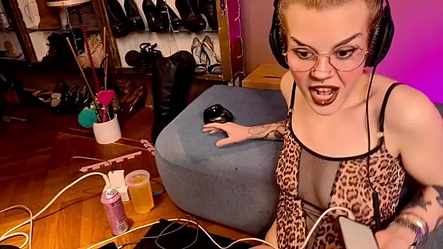 tacodeluxxxe online show from 25, 9, 2025