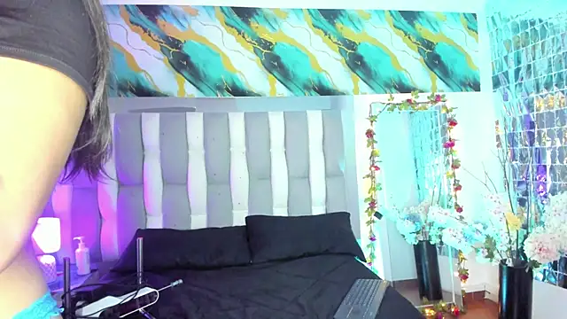 Snapshot of IsaDiiaz chatting on 21, 12, 2025 IsaDiiaz online show from 21, 12, 2025