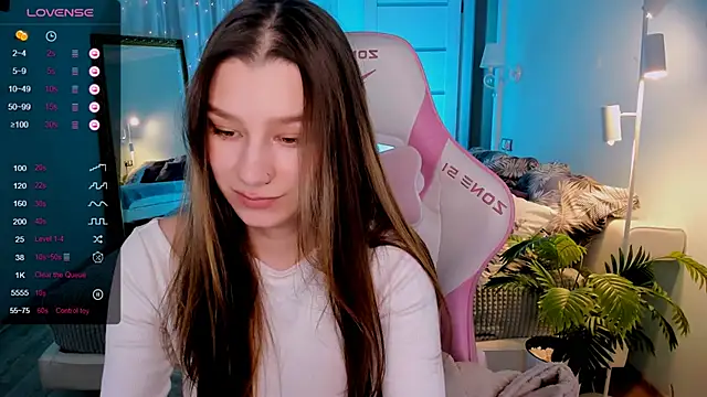 LinaBlossom  online show from 13, 5, 2026