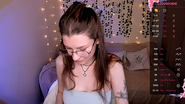 LinaBlossom  online show from 23, 10, 2025