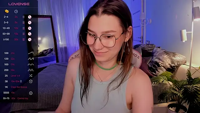Snapshot of LinaBlossom_ chatting on 5, 7, 2026 LinaBlossom online show from 5, 7, 2026