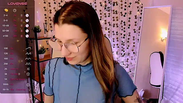 Snapshot of LinaBlossom_ chatting on 12, 6, 2026 LinaBlossom online show from 12, 6, 2026