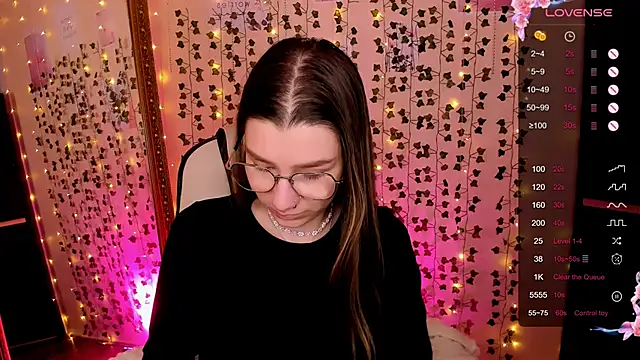 LinaBlossom  online show from 28, 2, 2026