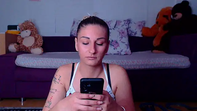 CassieSpell online show from 17, 4, 2026