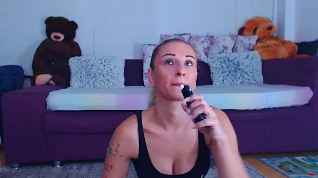 Snapshot of CassieSpell chatting on 10, 11, 2025 CassieSpell online show from 10, 11, 2025