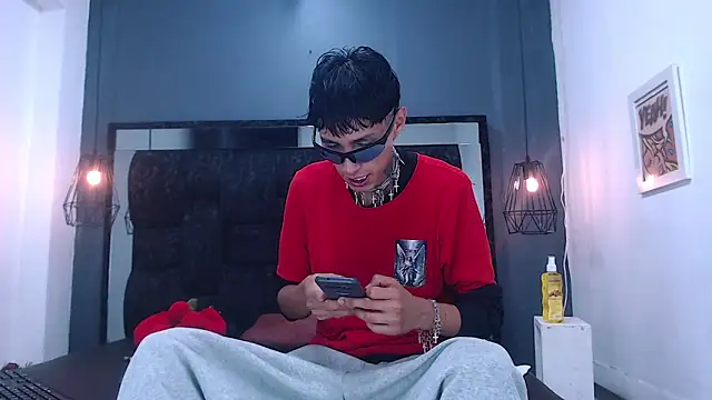 Daniel delux  online show from 4, 10, 2025