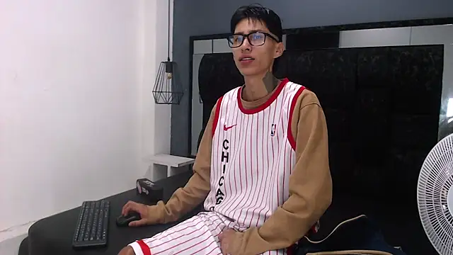 Daniel delux  online show from 2, 11, 2025