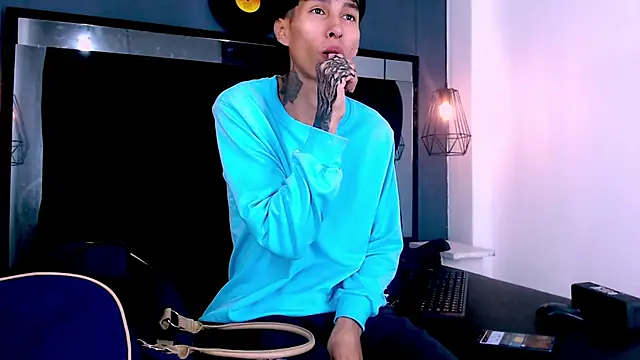 Daniel delux  online show from 21, 11, 2025