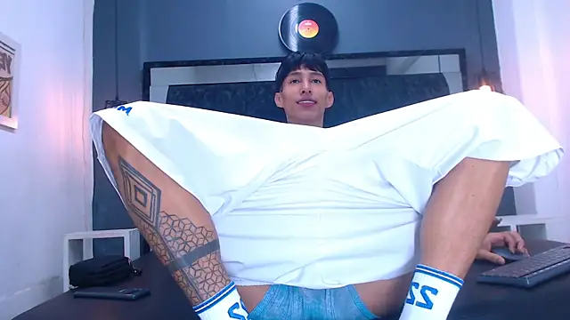 Daniel delux  online show from 24, 11, 2025