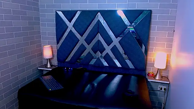 Daniel delux  online show from 8, 11, 2025