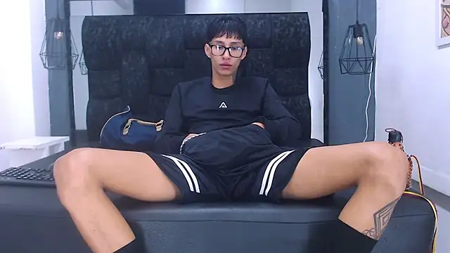 Daniel delux  online show from 12, 10, 2025