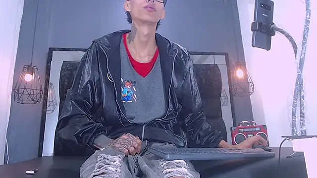 Daniel delux  online show from 1, 12, 2025