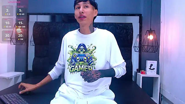 Daniel delux  online show from 11, 11, 2025