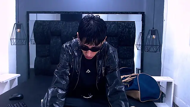 Daniel delux  online show from 28, 10, 2025