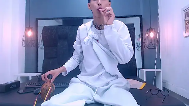 Daniel delux  online show from 21, 10, 2025