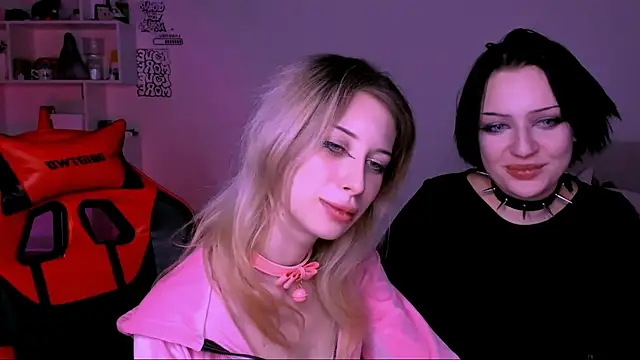 Lori lolii online show from 4, 11, 2025