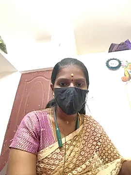 Snapshot of Tamil_Yalini12 chatting on 4, 5, 2026 Tamil Yalini12 online show from 4, 5, 2026
